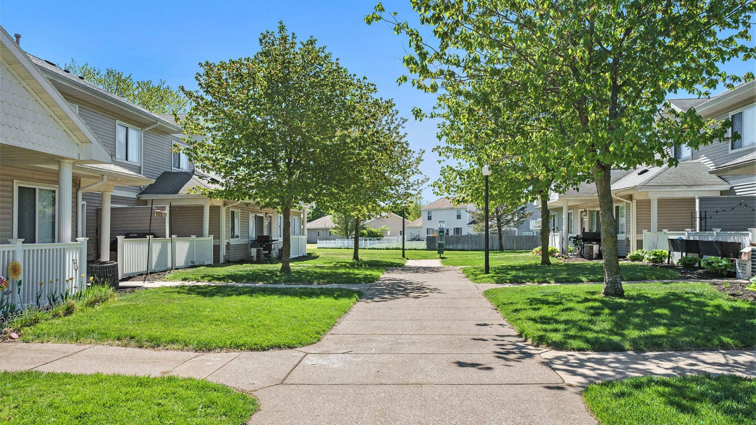 Lakes of Holland Apartments for Rent in Holland, MI 49424